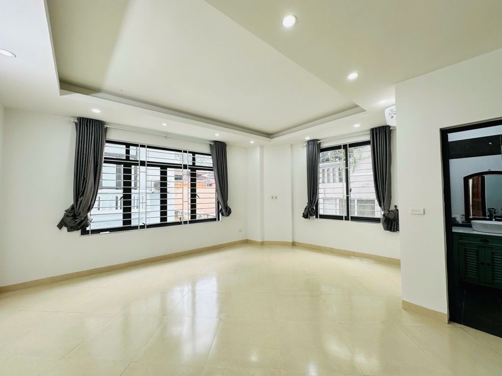 Lô góc - nhà đẹp Ba Đình - 52m2 - 5 tầng - mặt tiền khủng 5.6m - ngõ thoáng - 12 tỷ