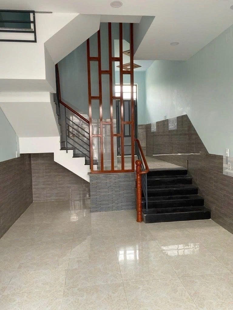 Siêu phẩm ở và cho thuê Lò Lu, Trường Thạnh diện tích 121m2, ngang 8m, giá 9,5 tỷ