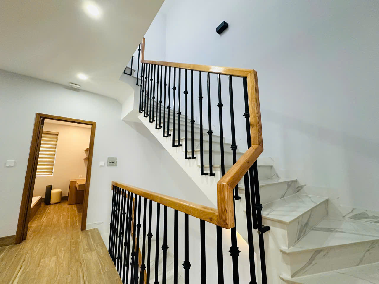 Bán nhà mới 3 phòng ngủ, full nội thất Mỹ Gia gói 8 The Capella dòng tiền thu nhập ổn định 25 triệu/tháng