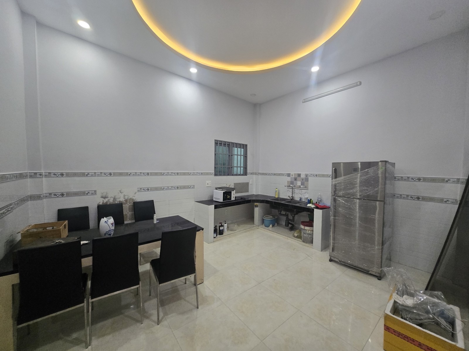 Hiệp Phú nhà mặt tiền cho 10 người ở, diện tích 117m2, ngay ngã 4 Thủ Đức, nhà 3 lầu