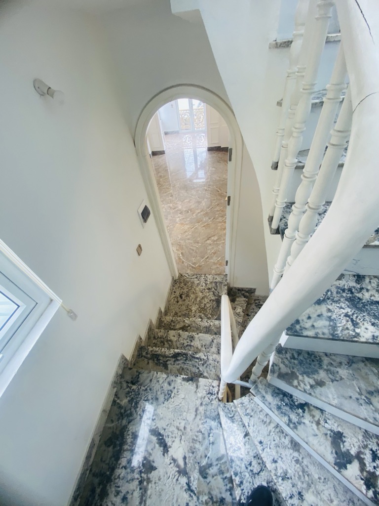 Nhà đẹp ngay giáp ranh Tây Hồ, Ba Đình, 5 phút đi bộ ra Hồ Tây, Lotte Mall, công viên Bách Thảo