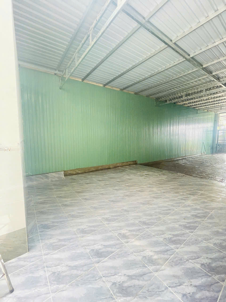 Kho sạch đẹp, không gian thoáng mát, dễ bố trí hàng hóa