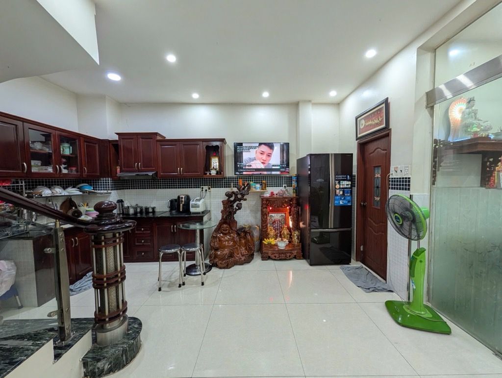 Hàng xóm K300, ngang 4,5m, 4 tầng bê tông cốt thép - xe hơi đỗ cửa - 7 tỷ