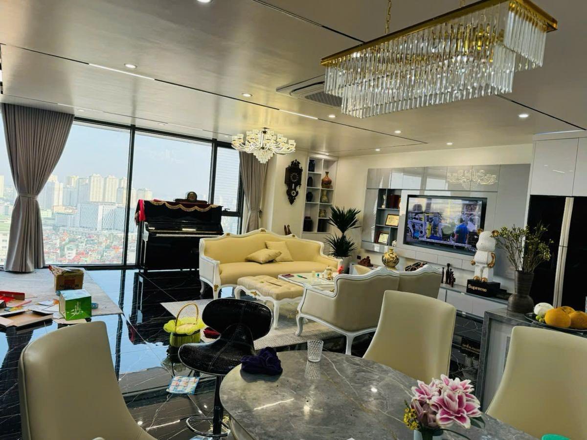 Bán căn chung cư tòa Rainbow Văn Quán, 406m2, tầng 27