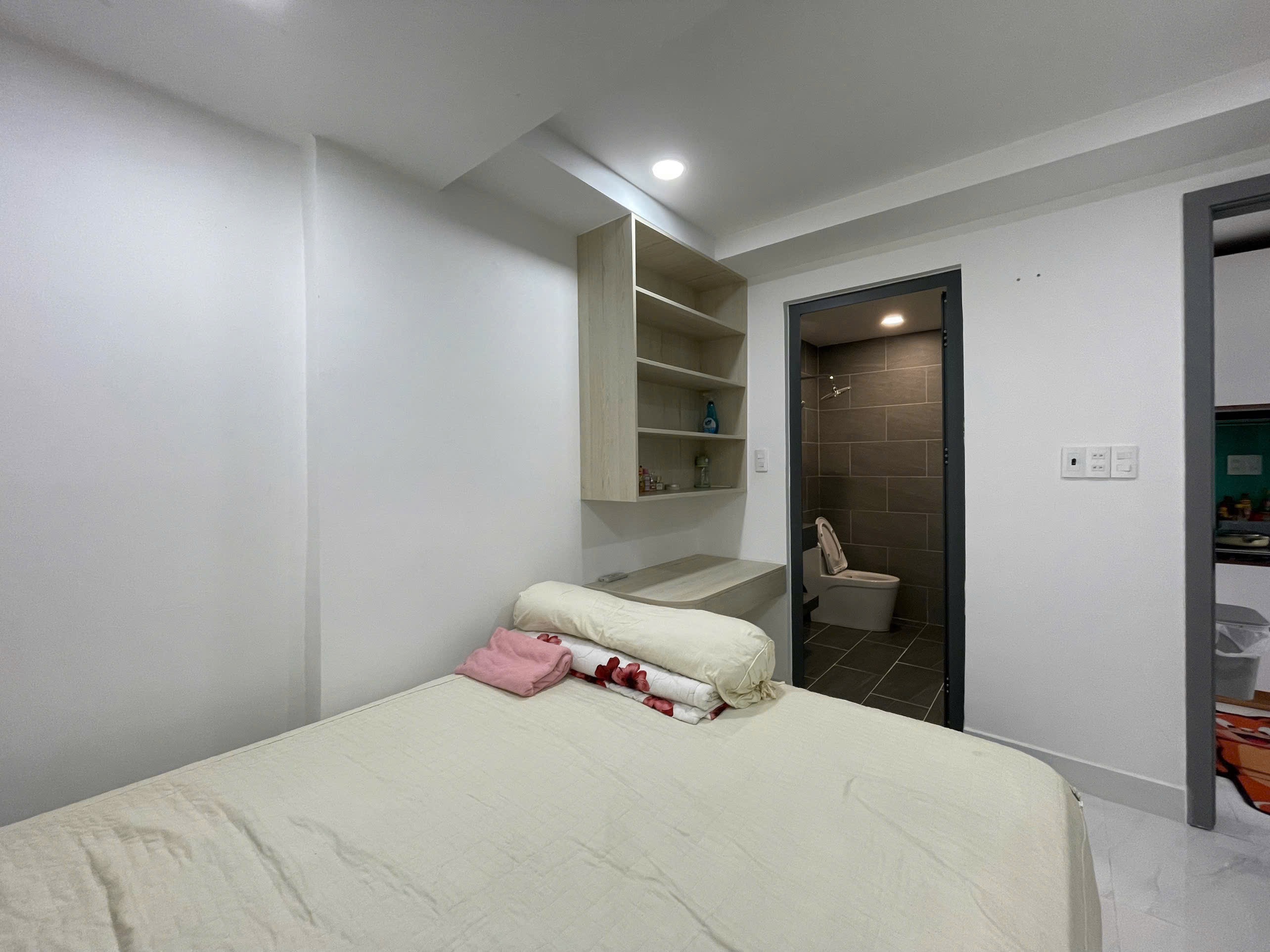 Nhà đẹp 3 tầng kiên cố đã hoàn công tại phường Nha Trang, có bãi đỗ xe ô tô cạnh nhà