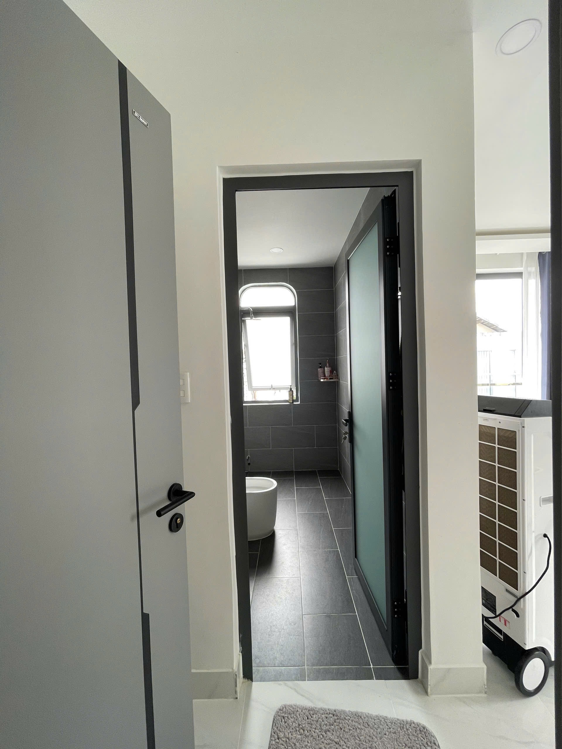 Nhà đẹp 3 tầng kiên cố đã hoàn công tại phường Nha Trang, có bãi đỗ xe ô tô cạnh nhà