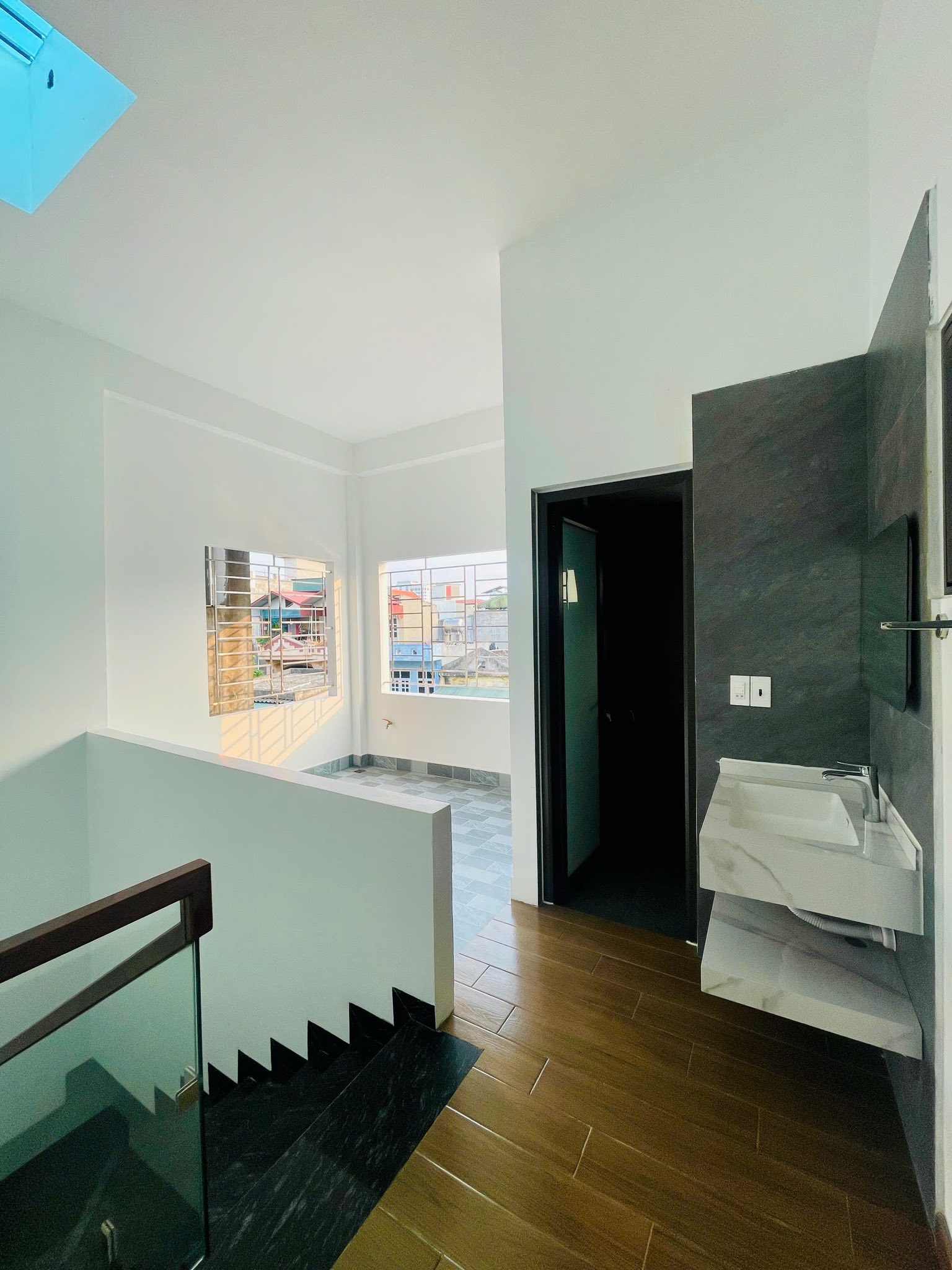 Bán 3 căn nhà 3 tầng ngõ phố Nguyễn Thị Duệ, Thanh Bình, 45m2, ngang 4.6m, giá 2,78 tỷ