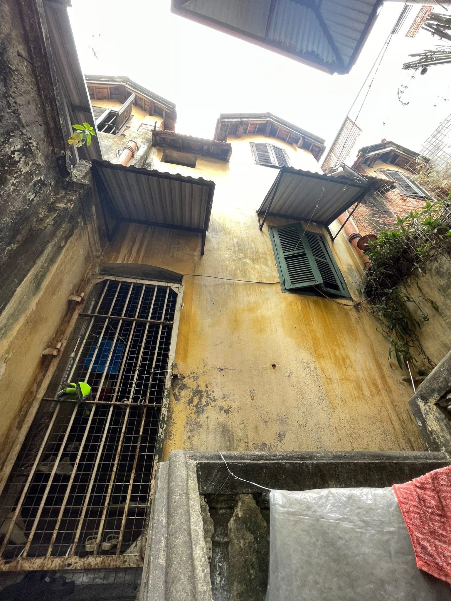 Bán nhà phố cổ Phùng Hưng sát Hàng Mã, vỉa hè kinh doanh ngày đêm, khu vực đông khách du lịch