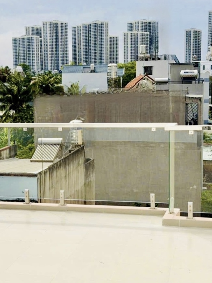 Bán nhà Nguyễn Xiển, diện tích 74m2, nhà 4 lầu giá bán 5,8 tỷ, 4 phòng ngủ mới keng, hẻm ô tô 5m