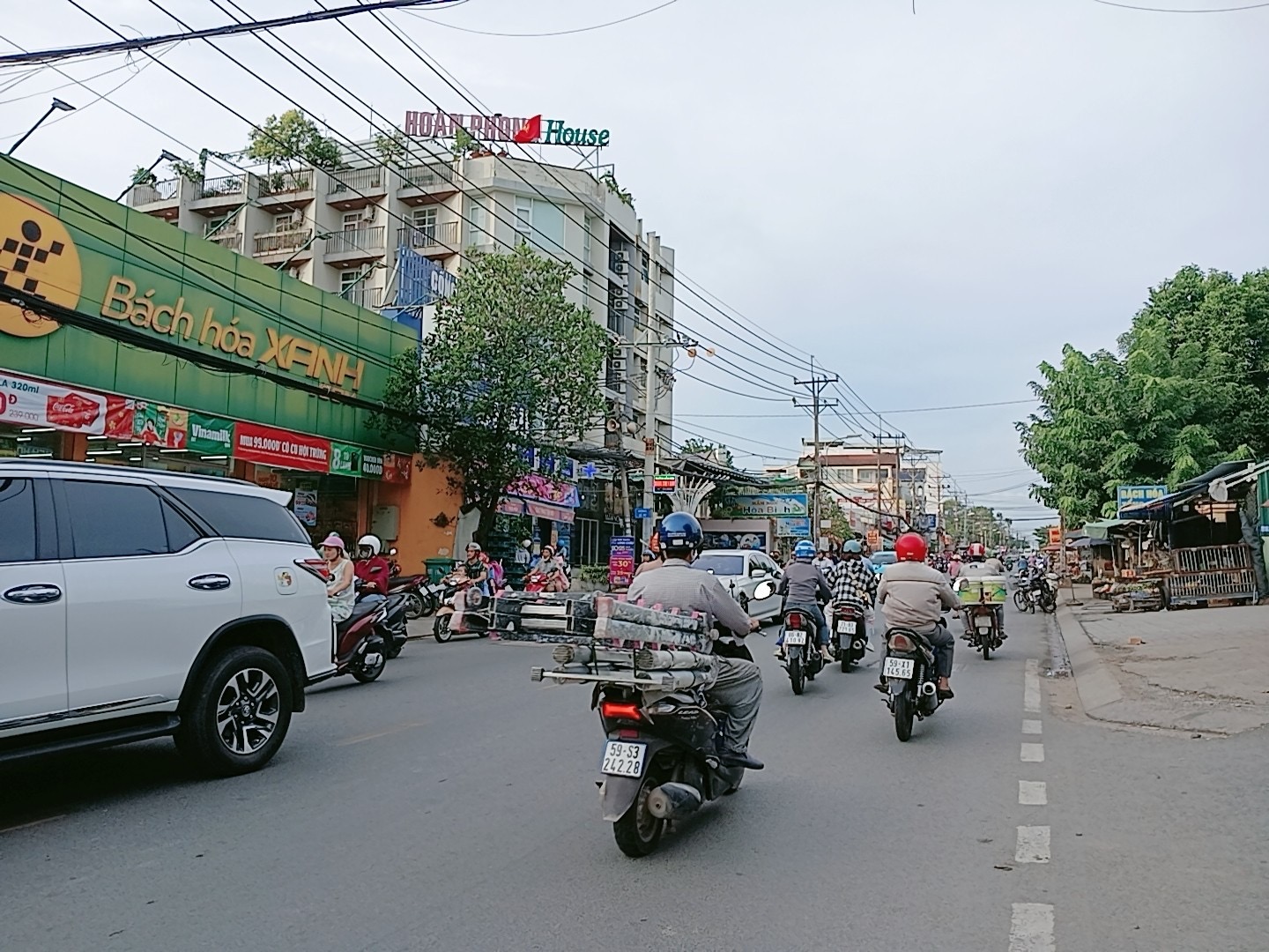 Căn hộ dịch vụ diện tích 337m2, chỉ 16.5 tỷ, 3 tầng - 23 phòng, phường Long Thạnh Mỹ, Thủ Đức