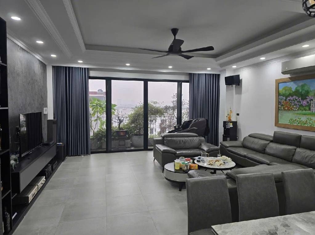 Bán nhà Mai Anh Tuấn, view hồ, ô tô tránh, ngủ nhà, vị trí đắc địa, 70m2, giá chào 40 tỷ