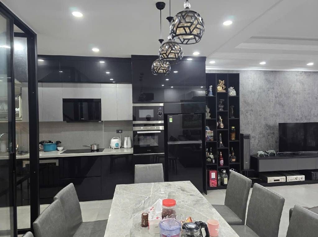 Bán nhà Mai Anh Tuấn, view hồ, ô tô tránh, ngủ nhà, vị trí đắc địa, 70m2, giá chào 40 tỷ