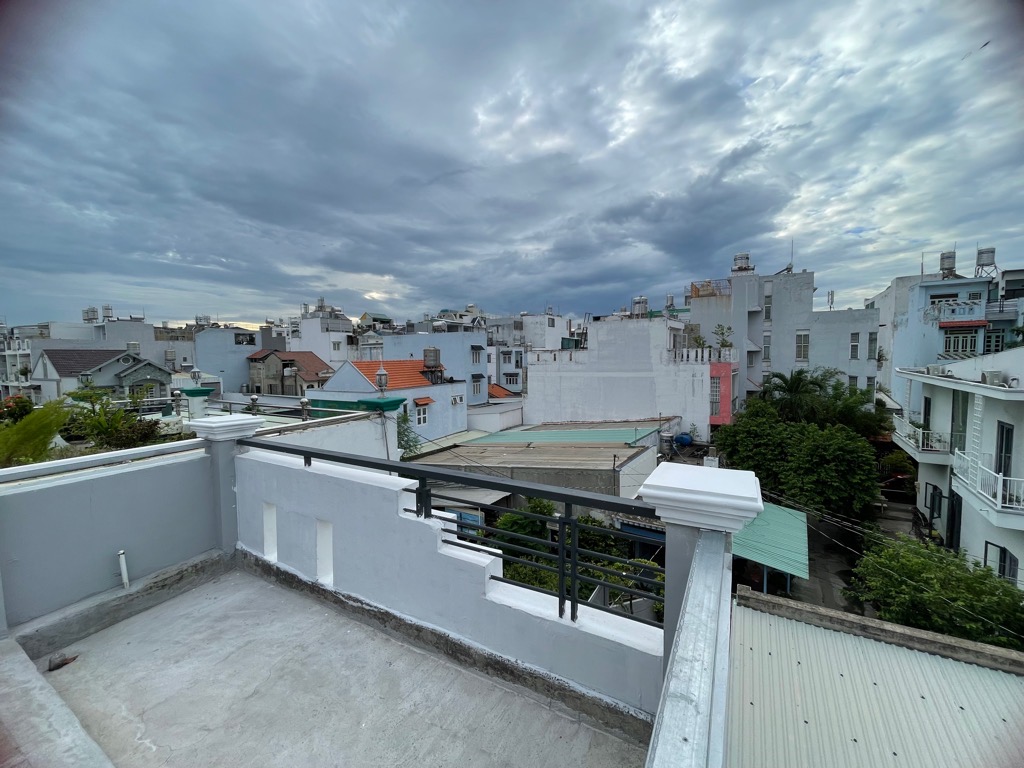 Bán nhà 3 tầng Phan Huy Ích ngang 4m x 28m nở hậu tài lộc sát Emart