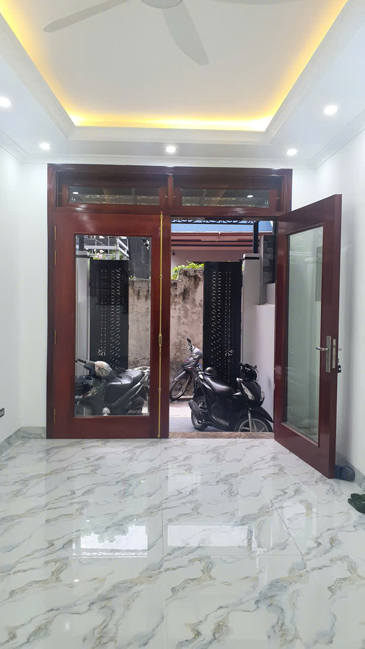 Bán nhà tại Ngọc Thụy, Long Biên, 75m2, 4 tầng, thang máy, nhà đẹp đón tết, về ở luôn, giá 12 tỷ