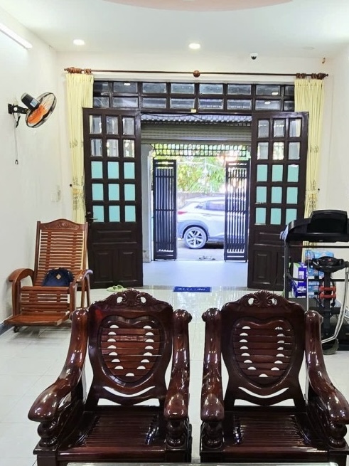 Hẻm xe hơi 5m thông đường Man Thiện, diện tích 76m2, nhà đẹp 3 lầu sân đậu ô tô