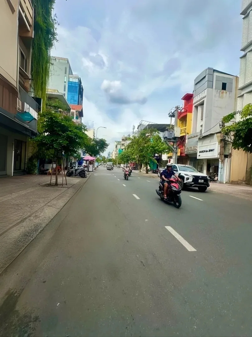 Victor Trần – Chuyên nhà phố trung tâm TP.HCM