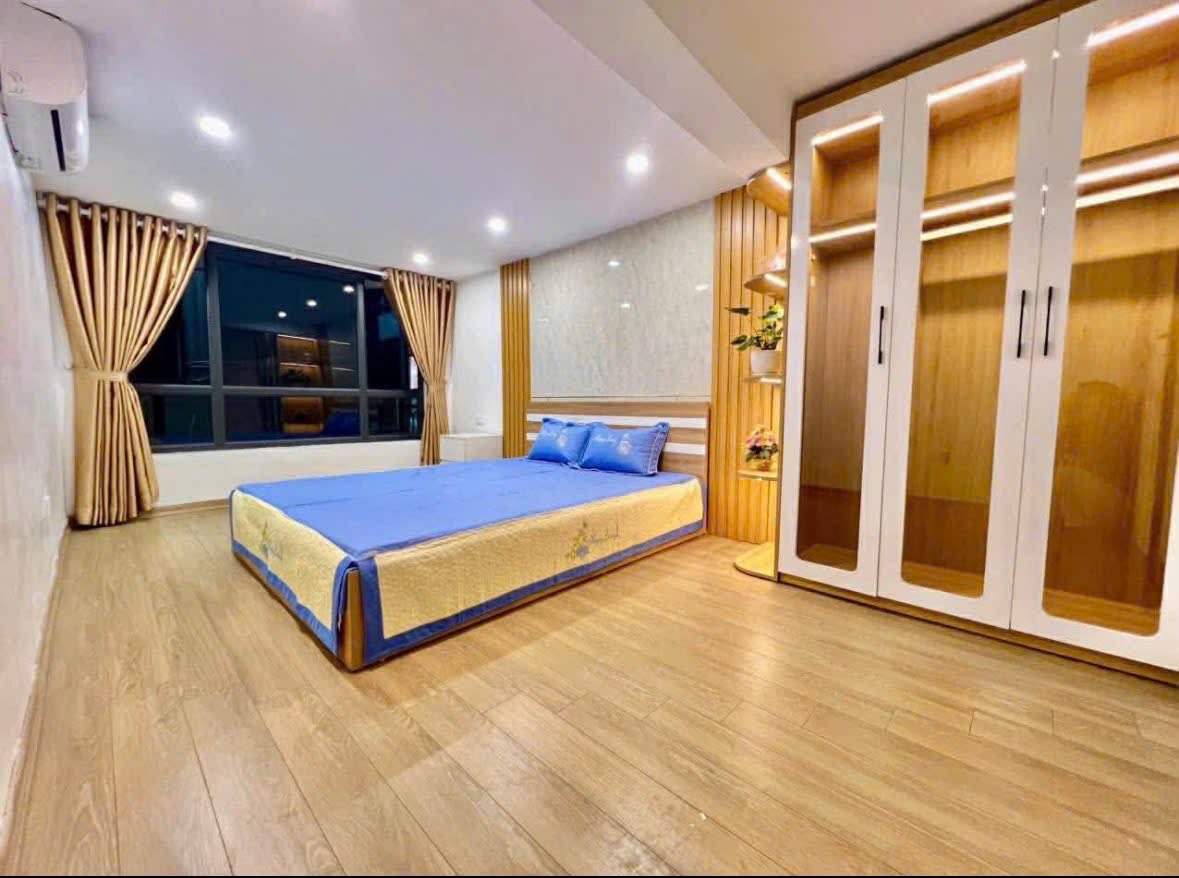 Bán nhà Di Trạch xây 5 tầng, 3 ngủ, ngõ rộng gần đường lớn ô tô đỗ, giá 4.8 tỷ