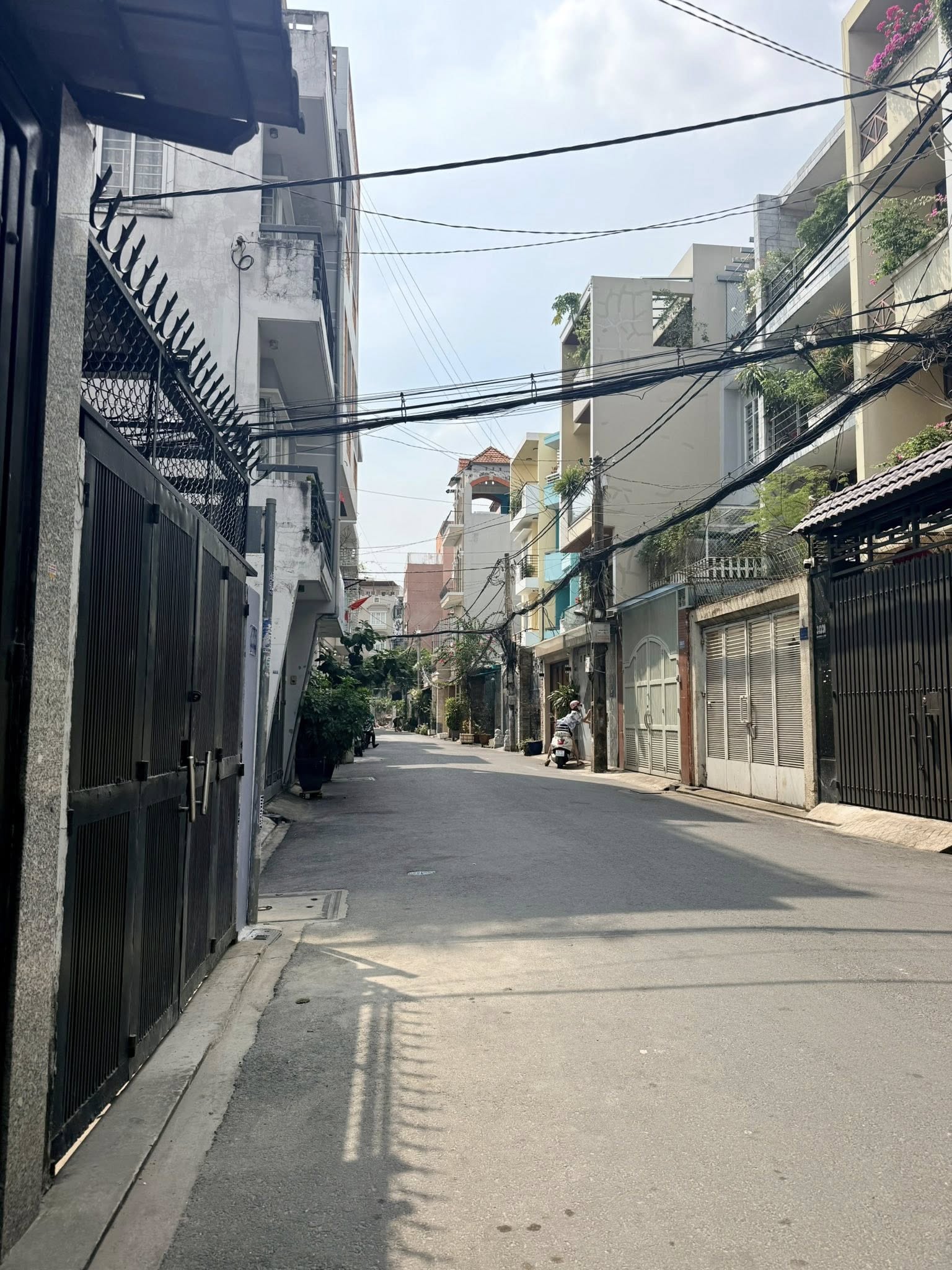 Nguyễn Trọng Tuyển giao Nguyễn Văn Trỗi - 80m2 3 tầng, ngang 6m, xe hơi đỗ cửa - 11 tỷ