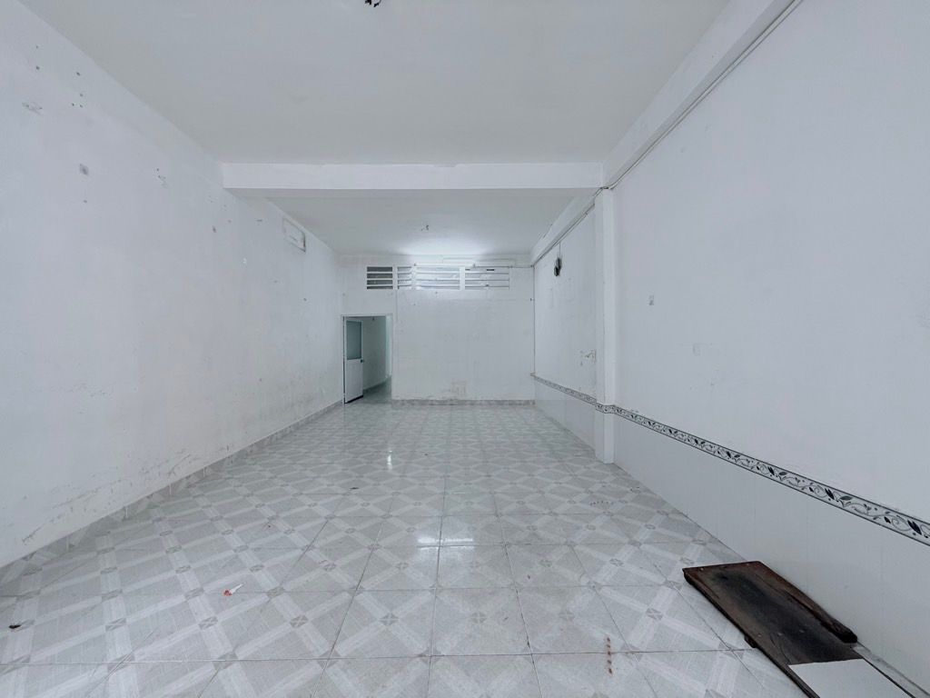 Nguyễn Trọng Tuyển giao Nguyễn Văn Trỗi - 80m2 3 tầng, ngang 6m, xe hơi đỗ cửa - 11 tỷ