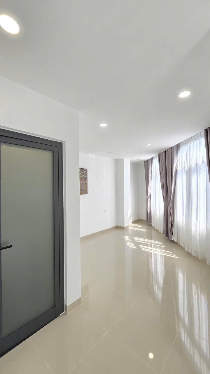 Bán siêu phẩm nhà đẹp căn góc 2 mặt tiền vị trí đẹp trung tâm thành phố Nha Trang giá bán 9 tỷ