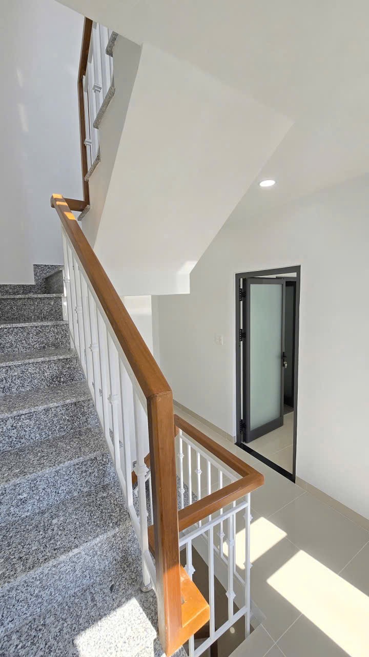 Bán siêu phẩm nhà đẹp căn góc 2 mặt tiền vị trí đẹp trung tâm thành phố Nha Trang giá bán 9 tỷ