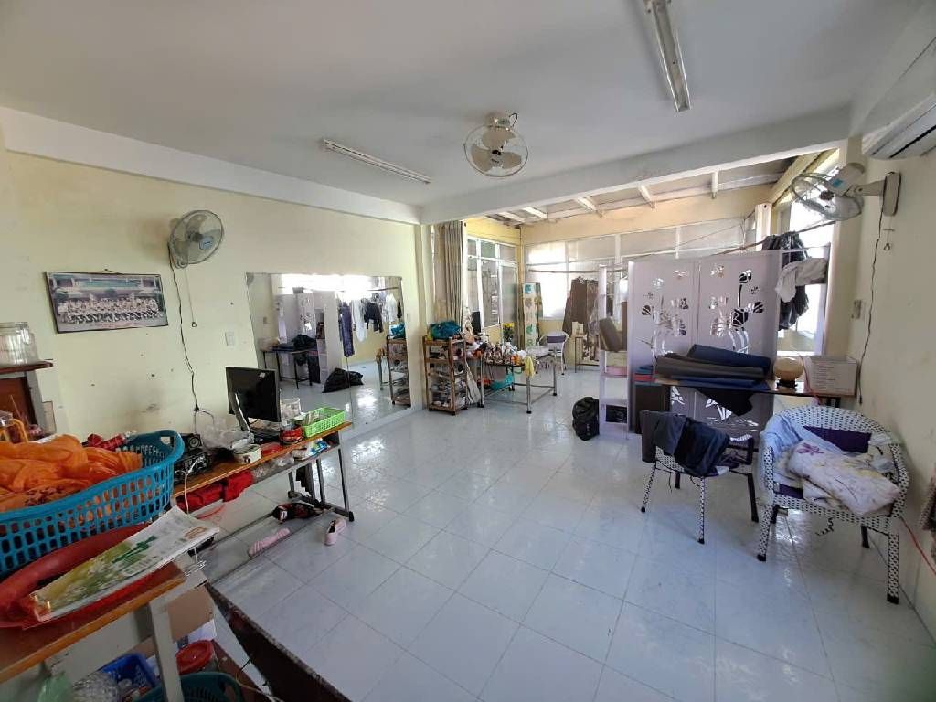 Vị trí phố kinh doanh Đặng Văn Ngữ - 80m2 3 tầng, ngang gần 6m, xe hơi đỗ cửa chỉ 11.5 tỷ