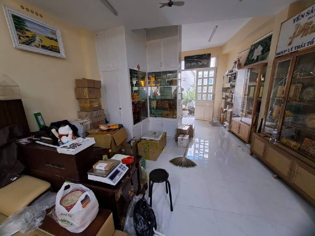 Vị trí phố kinh doanh Đặng Văn Ngữ - 80m2 3 tầng, ngang gần 6m, xe hơi đỗ cửa chỉ 11.5 tỷ