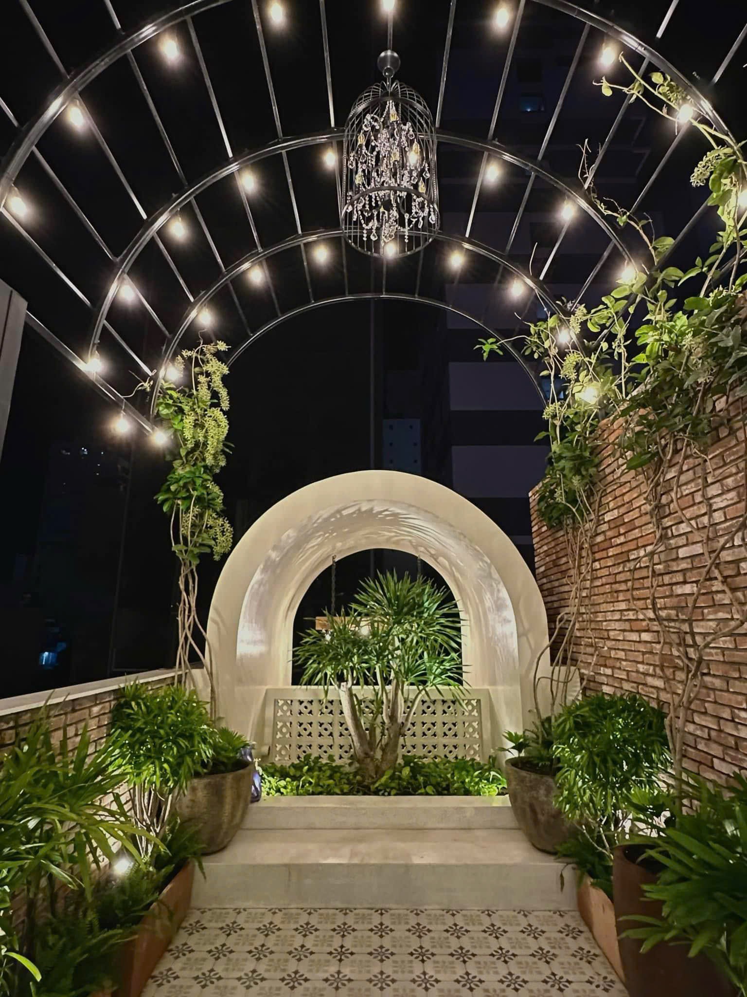 Bán nhà mặt tiền Nguyễn Thiện Thuật, khu phố Tây Nha Trang có thang máy kinh doanh tốt