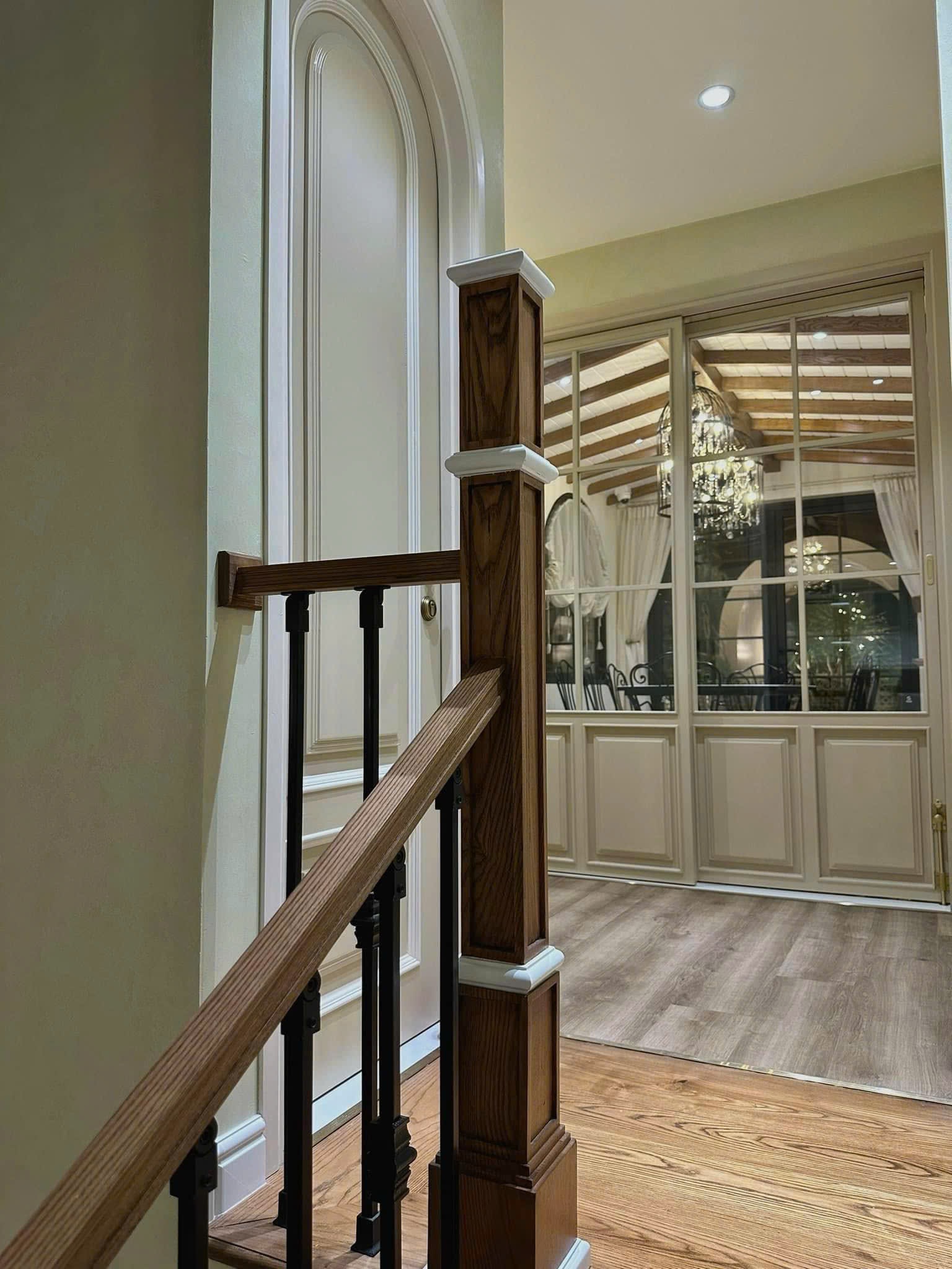 Bán nhà mặt tiền Nguyễn Thiện Thuật, khu phố Tây Nha Trang có thang máy kinh doanh tốt