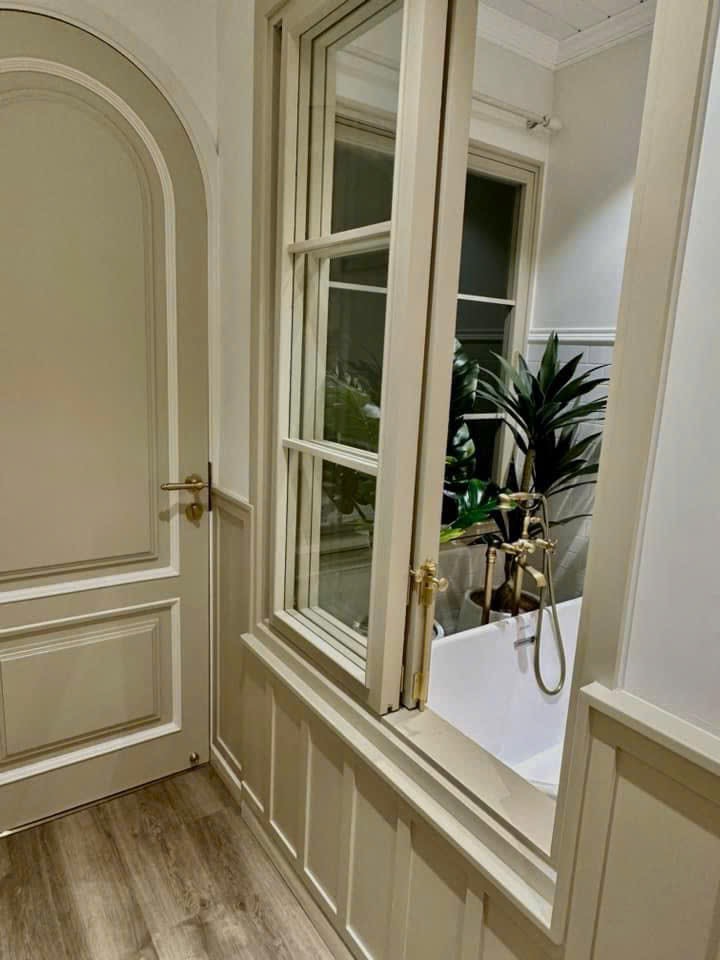 Bán nhà mặt tiền Nguyễn Thiện Thuật, khu phố Tây Nha Trang có thang máy kinh doanh tốt