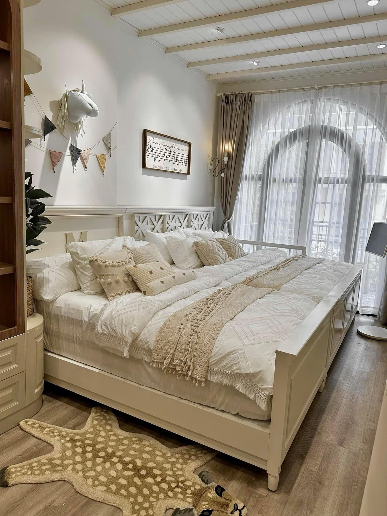 Bán nhà mặt tiền Nguyễn Thiện Thuật, khu phố Tây Nha Trang có thang máy kinh doanh tốt