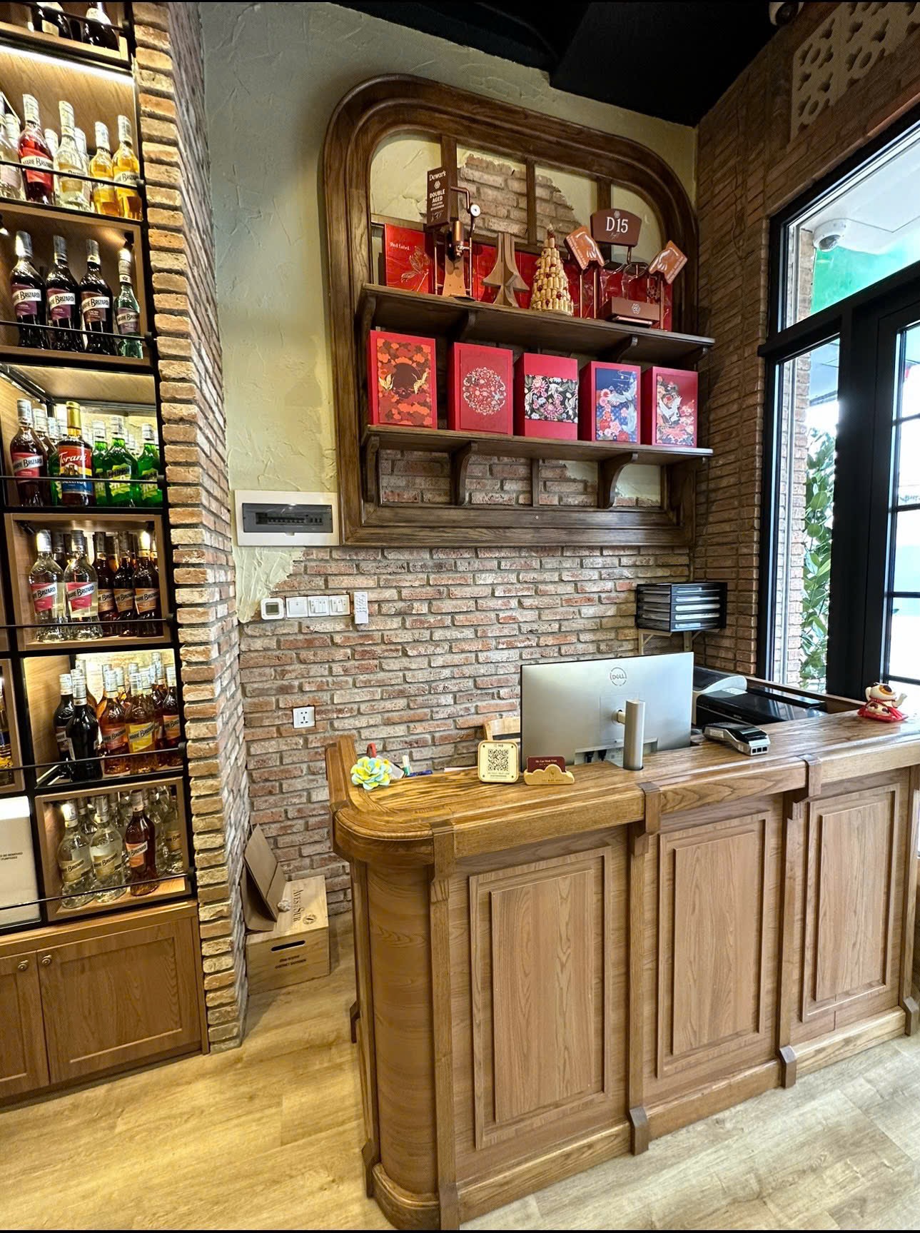 Bán nhà mặt tiền Nguyễn Thiện Thuật, khu phố Tây Nha Trang có thang máy kinh doanh tốt