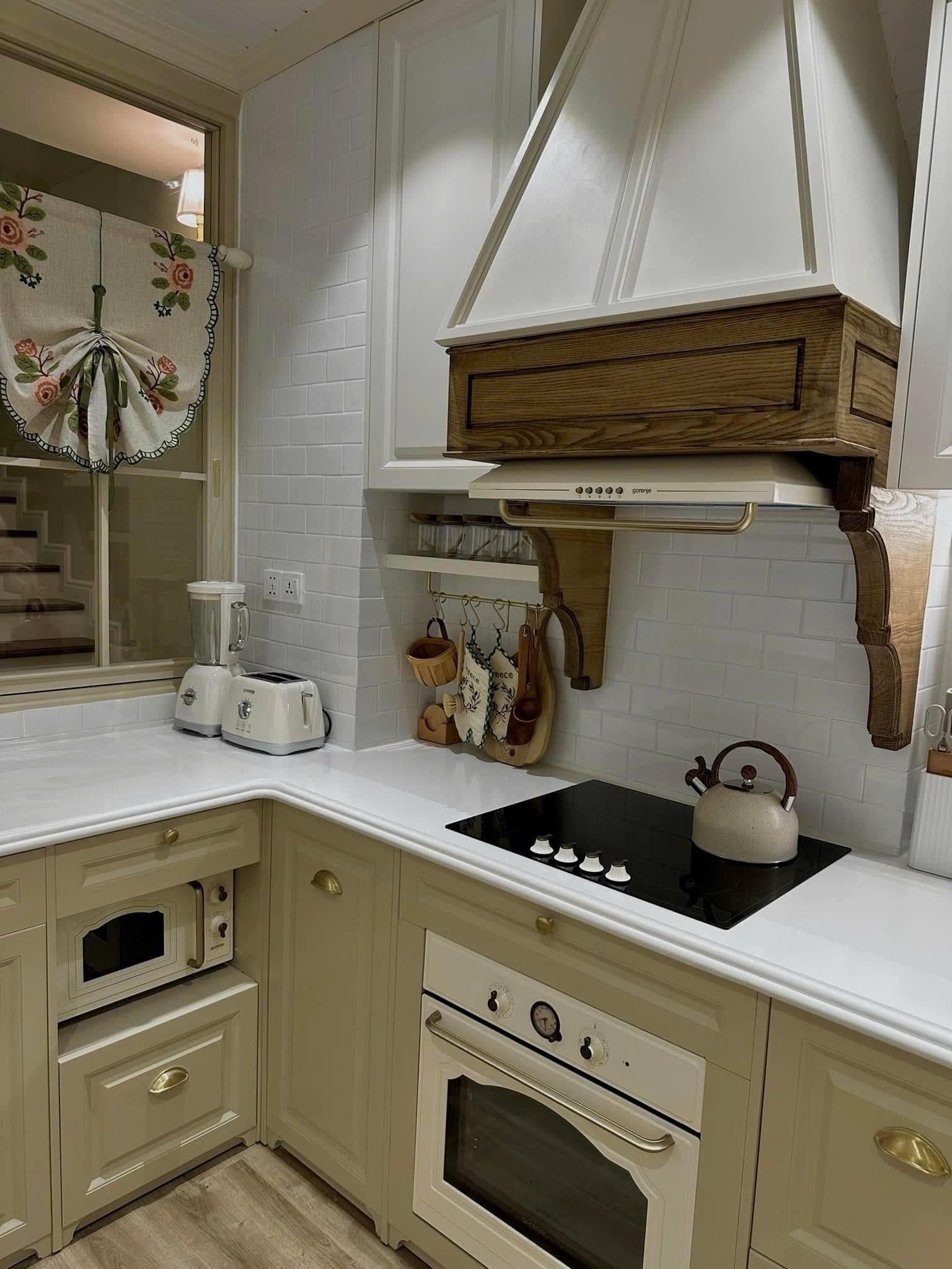 Bán nhà mặt tiền Nguyễn Thiện Thuật, khu phố Tây Nha Trang có thang máy kinh doanh tốt