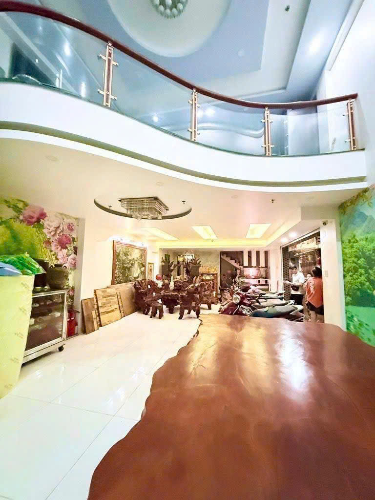 Giảm mạnh 4 tỷ nhà hẻm 1122 Quang Trung, 5 lầu, ngang 5.8m 90m2 gần Emart 14 tỷ