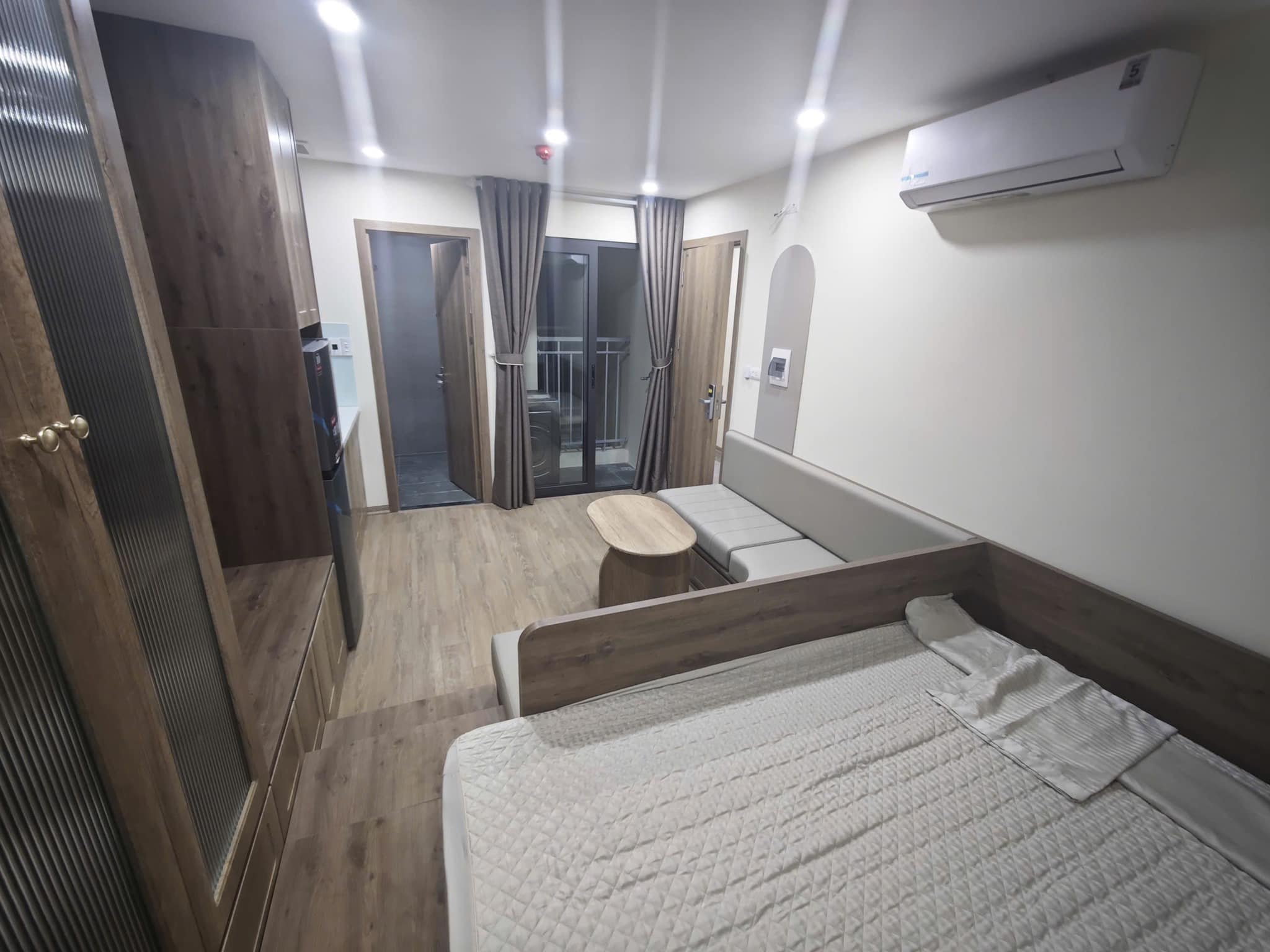 Bán tòa nhà phố Hoàng Hoa Thám, Ba Đình 300m2, 8 tầng, thang máy.