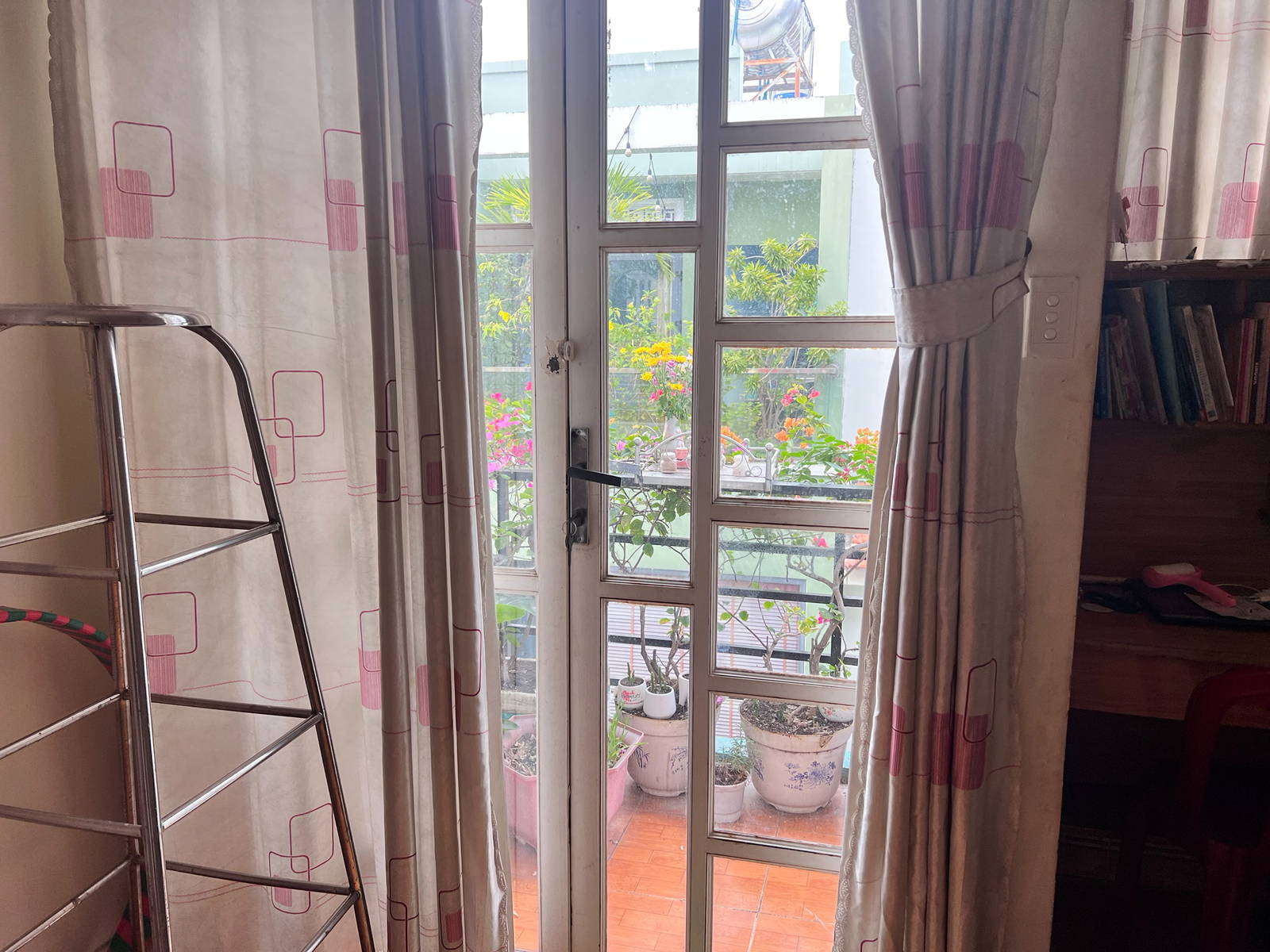 Hẻm 6m thông đường Gò Dầu, 48m2, 4m x 12m, 3 tầng, 4 ngủ, nhà đẹp ở ngay