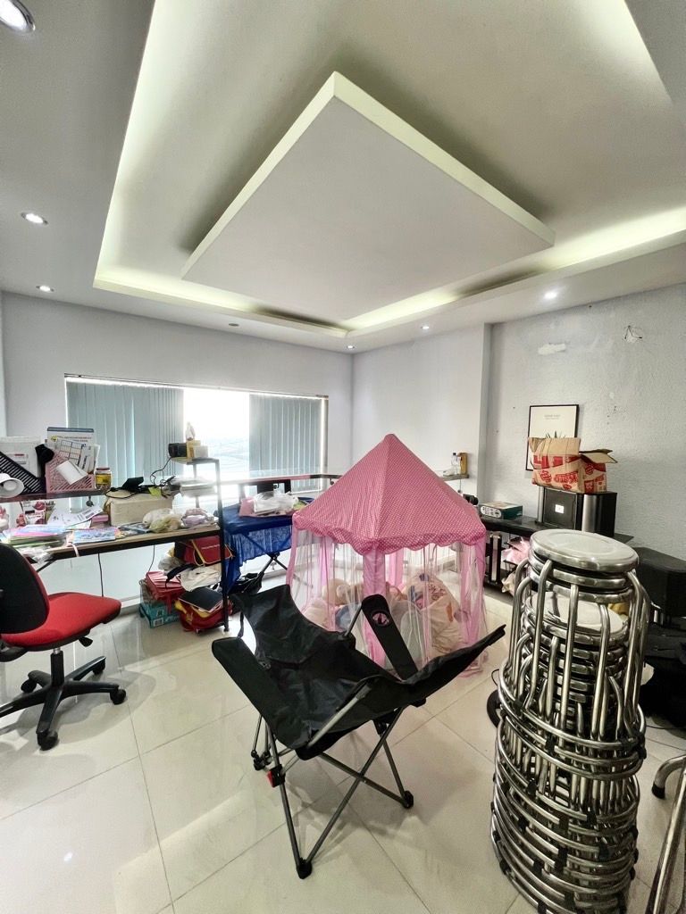 Gia đình cần bán gấp nhà phố thiết kế hiện đại ngay trục đường Bờ Bao Tân Thắng