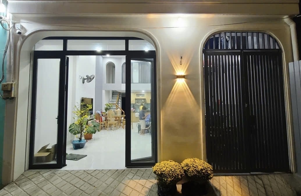 Bán nhà Đình Phong Phú, Thủ Đức, diện tích 72m2, nhà 2 tầng bê tông cốt thép, giá bán 6,6 tỷ