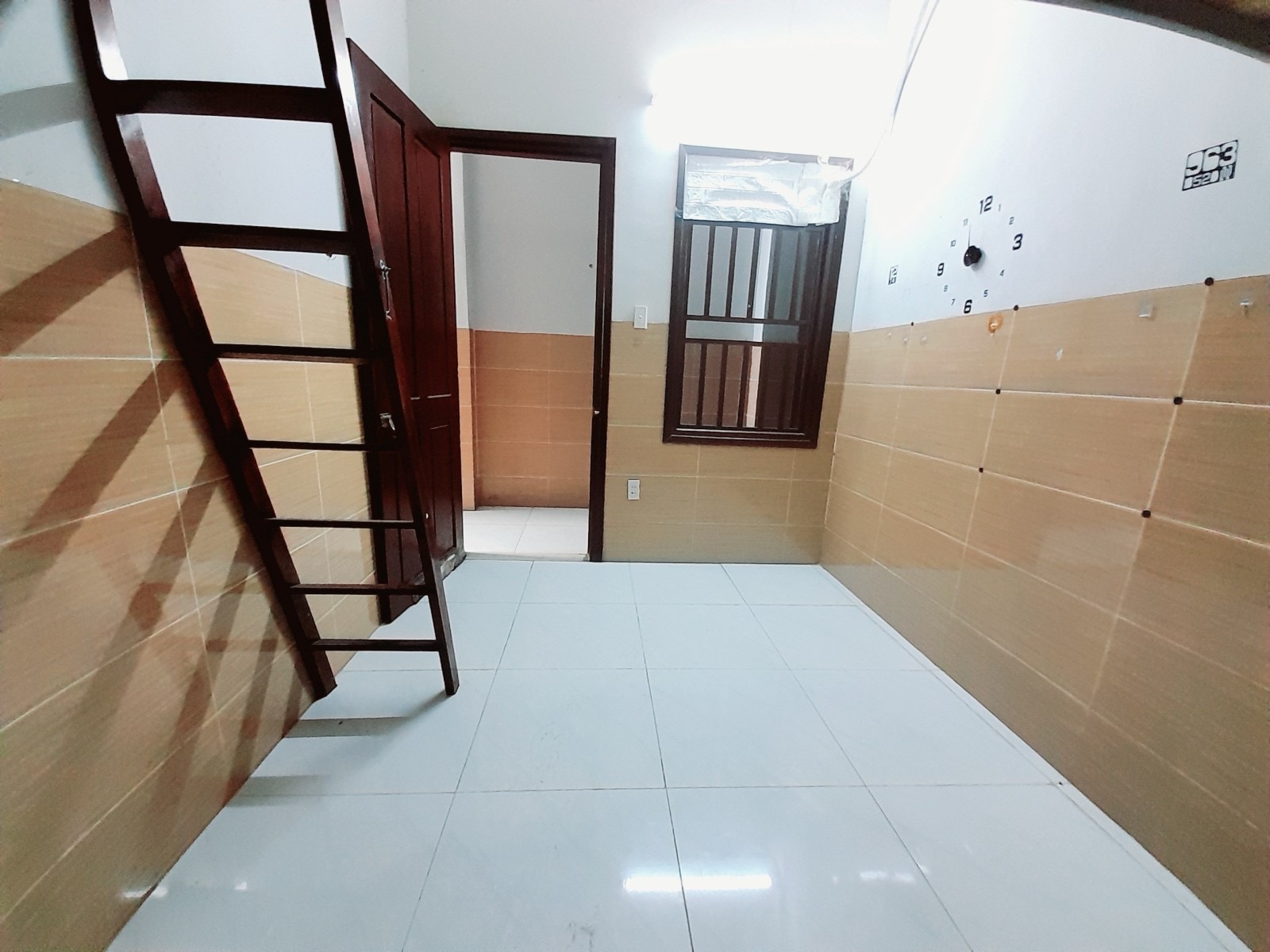 Căn hộ dịch vụ đường 449, 6 tầng sát Lê Văn Việt diện tích 462m2, giá 32,5 tỷ