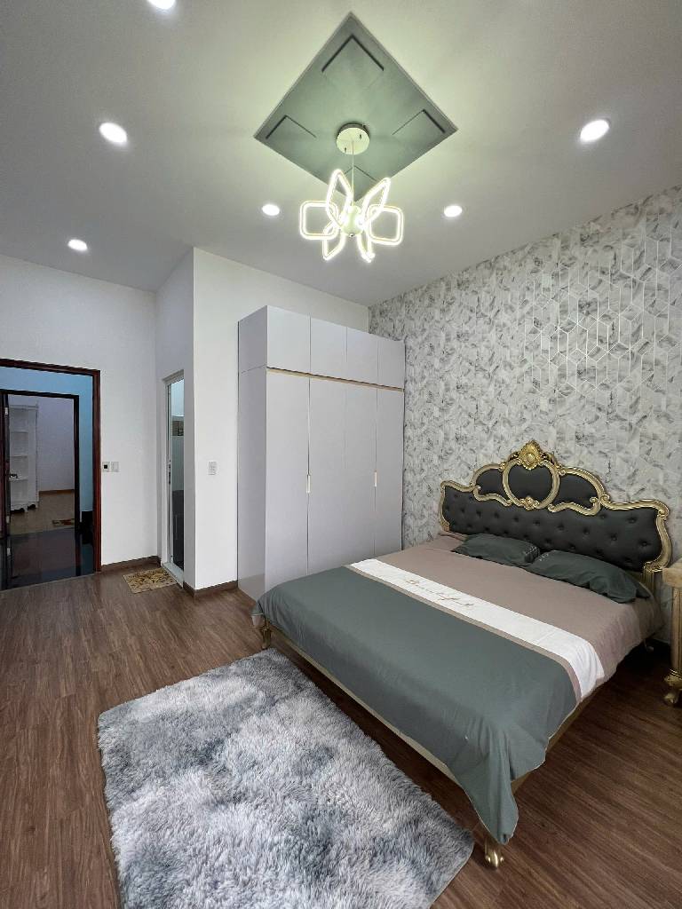 Bán nhà 4 tầng, đường Nguyễn Văn Quá, 115m2 vào ở ngay sát GALAXY, chỉ 6 tỷ