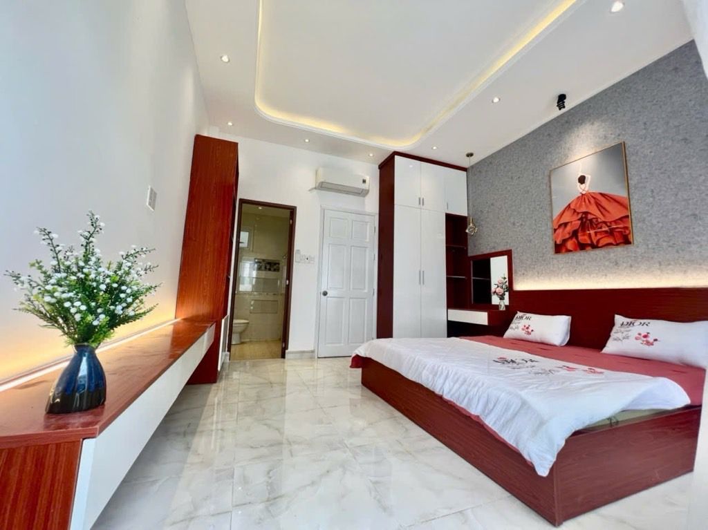 Bán nhà 3 tầng, hẻm xe tải đường Nguyễn Sỹ Sách 93m2 gần công viên vào ở ngay, giá 5 tỷ