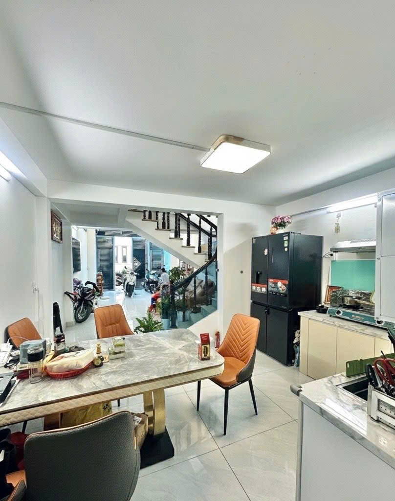 Nhà hẻm vào nhà, ngã tư 4 xã, giáp Tân Phú, 53m2, 3 tầng, 3 ngủ, giá 5.7 tỷ