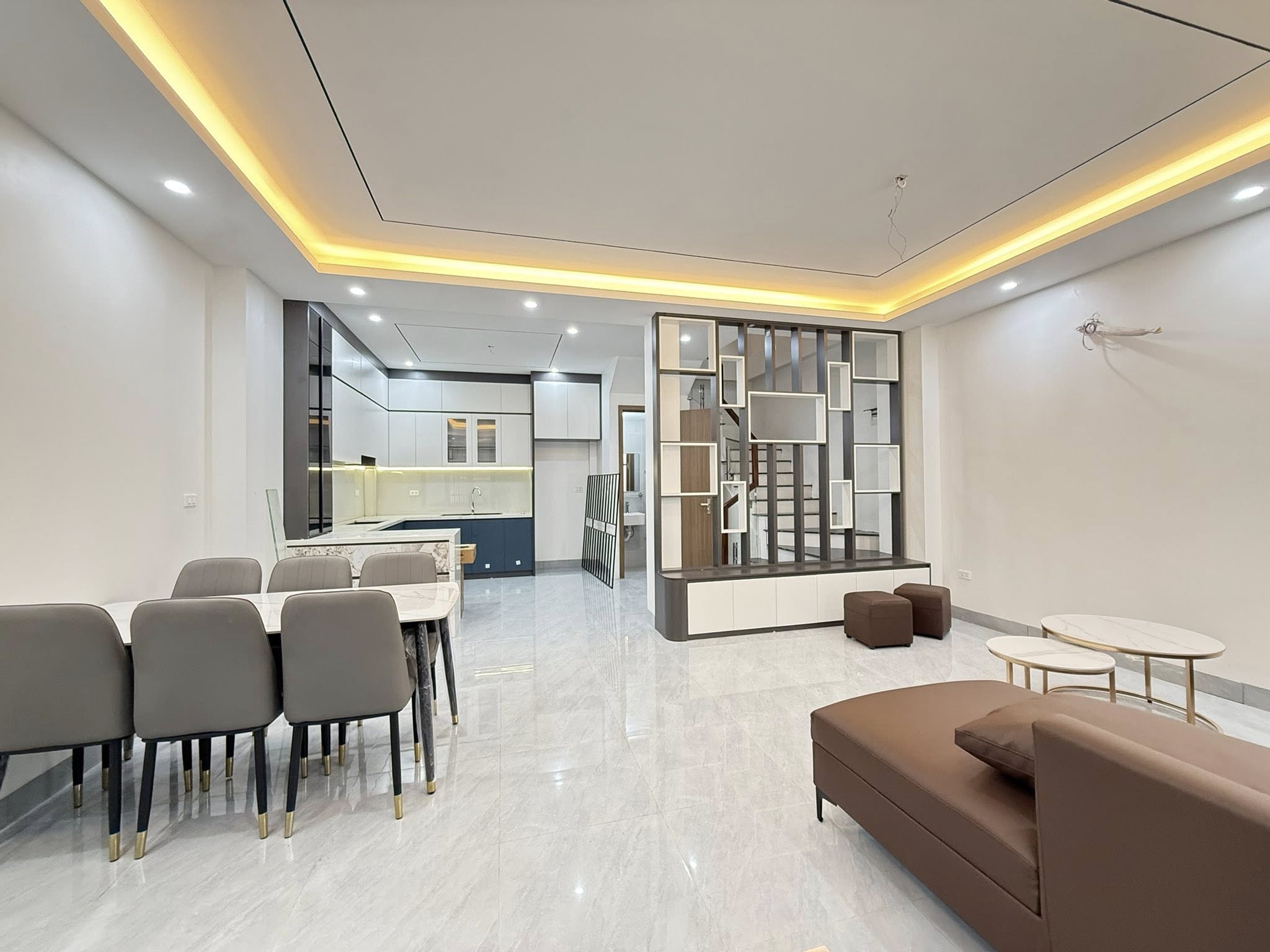 Bán nhà An Khánh 50,8m2 xây 4 tầng, 5 phòng ngủ, sẵn nội thất, ô tô đỗ giá 6,5 tỷ