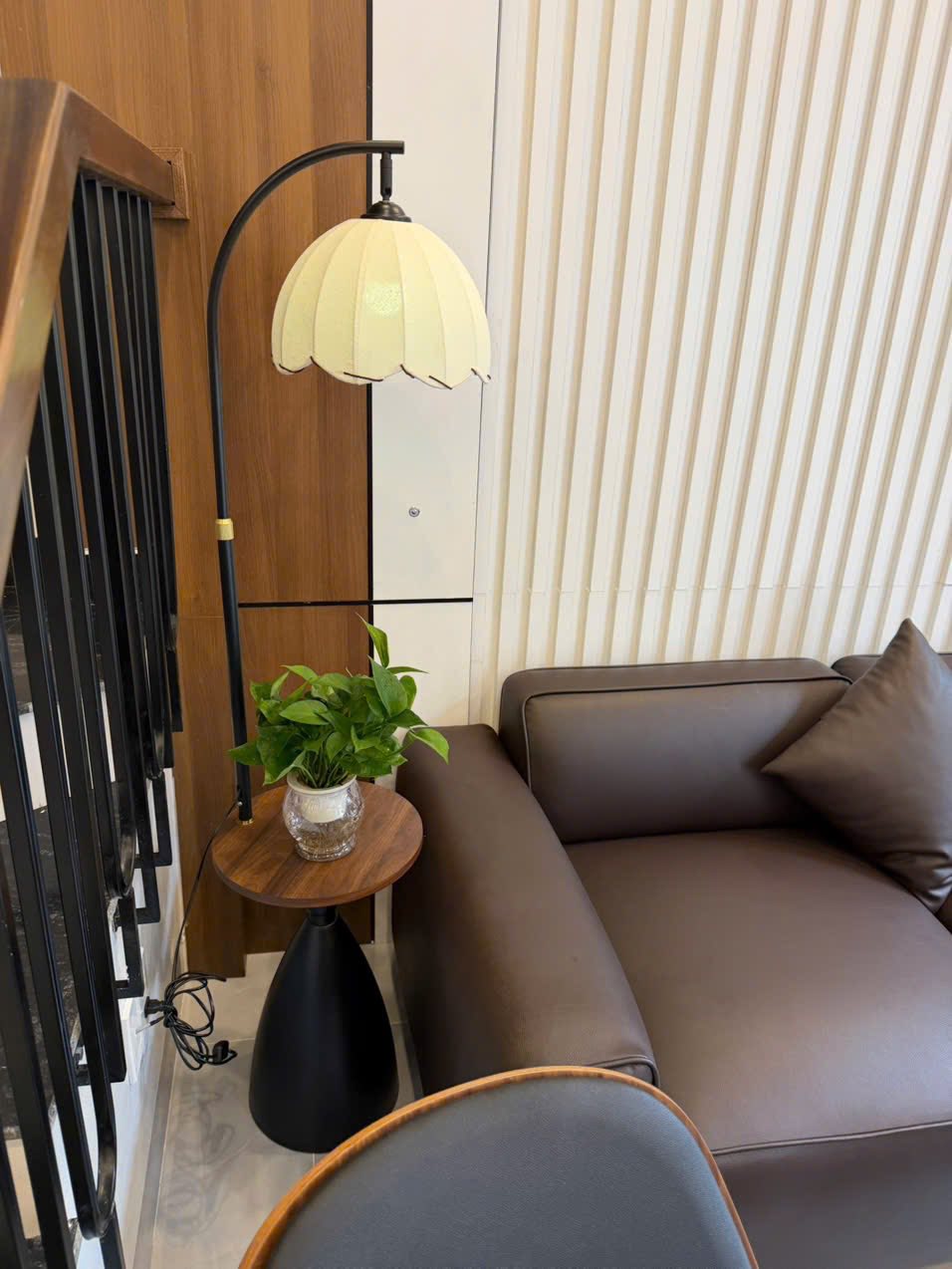 Bán căn nhà 3 tầng ngõ phố Bình Lộc, Tân Bình, 42m2, 3 ngủ, nhà đẹp, ngõ ô tô vào