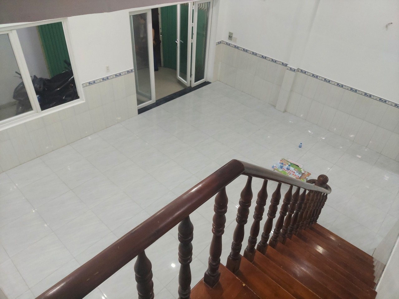 Hẻm xe hơi Đỗ Xuân Hợp nhà 3 phòng ngủ, cách mặt tiền 50m cho thuê 10 triệu