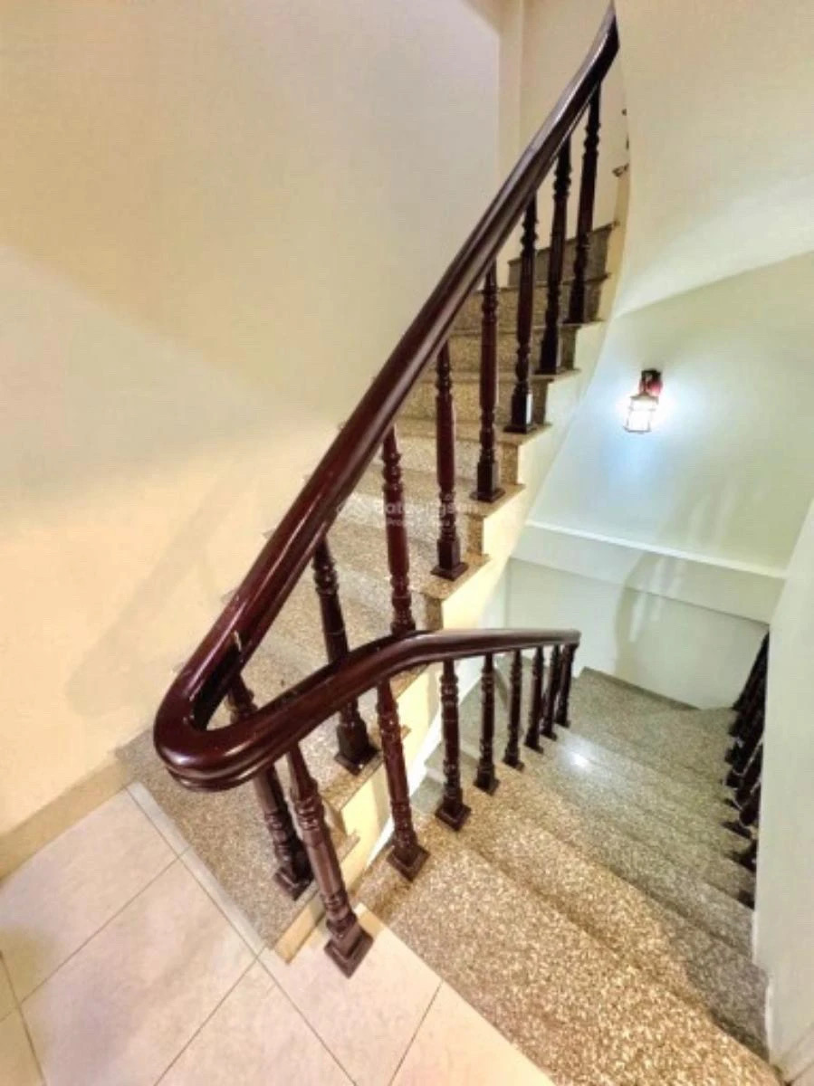 Bán gấp nhà Văn Quán, phân lô ô tô kinh doanh, 32m2 thiết kế 5 tầng, 3 ngủ, giá hơn 10 tỷ