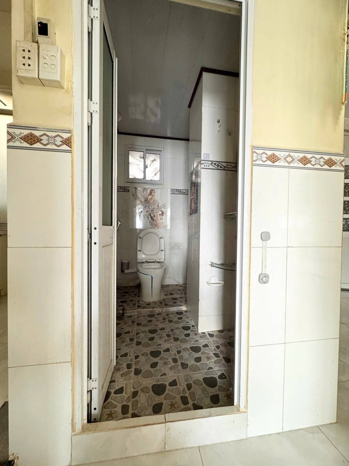 Quận 5 - Chung cư Xóm Cải Nguyễn Trãi 48m2, sổ hồng riêng, giá 2,3 tỷ