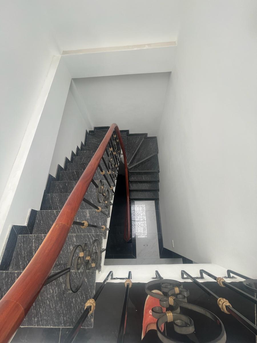 Bán nhà Đội Cấn Trung tâm Ba Đình nhà đẹp thoáng sáng gần ô tô diện tích 40m2 * 5 tầng giá chào 11,5 tỷ