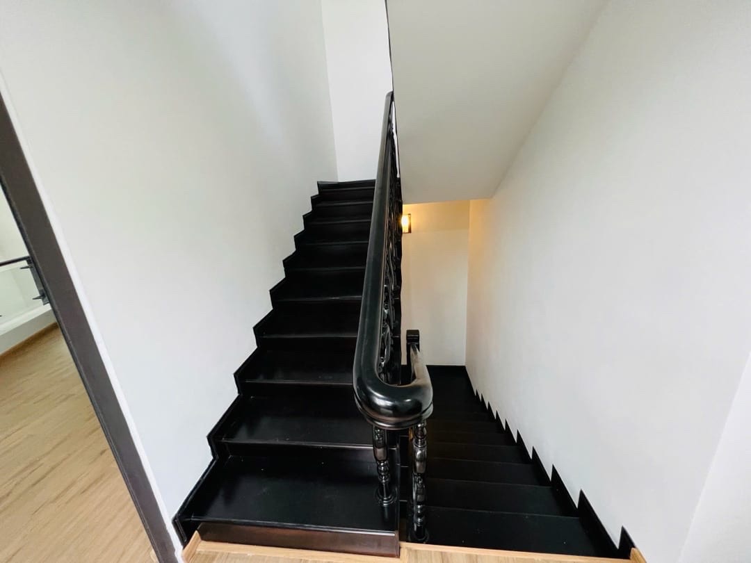 Nhà 3 tầng lô góc 2 mặt tiền sát Tiểu La, 100m2, gara ô tô, giá tốt