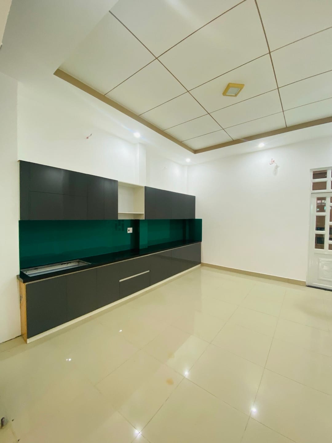 Nhà 3 tầng, 3 mê kiên cố, thiết kế hiện đại, tối ưu không gian – vào ở ngay